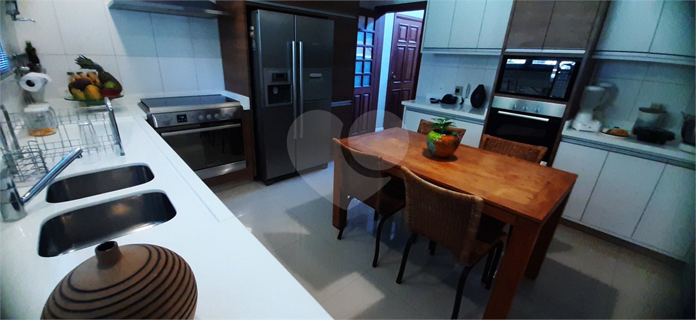 Casa à venda com 4 quartos, sendo 3 suítes, no condomínio Sausalito, Mairiporã - SP
