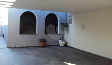 Sobrado à venda com 3 quartos, sendo 1 suíte,  em Chácara Monte Alegre, São Paulo, SP