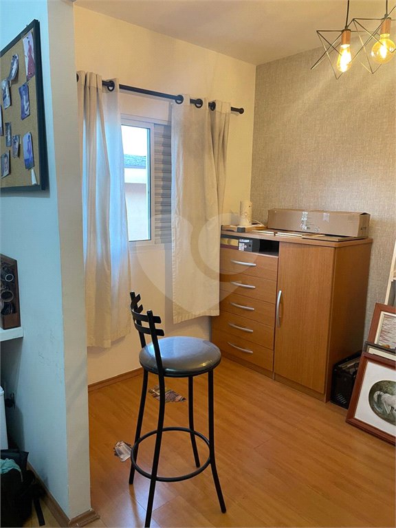 Casa à venda com 3 quartos, sendo 1 suíte, no condomínio Serranos, São Paulo - SP