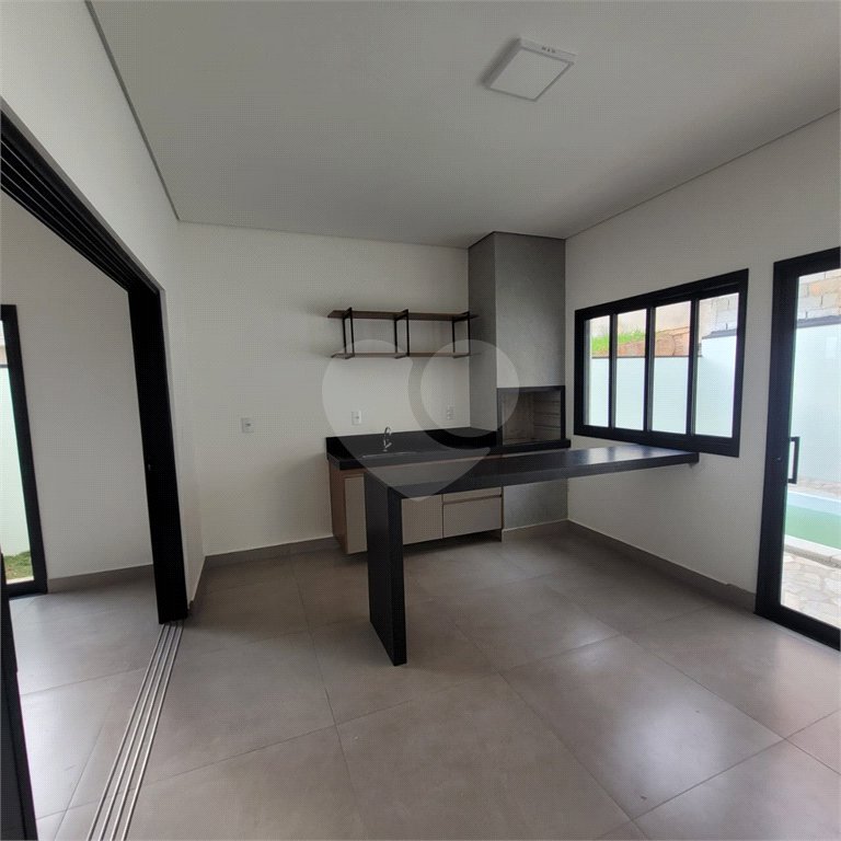 Casa à venda com 3 quartos, sendo 1 suíte, no condomínio Residencial Lagos D Icarai, Salto - SP