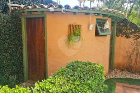 Casa à venda com 5 quartos, sendo 2 suítes,  em Jardim Morumbi, São Paulo, SP
