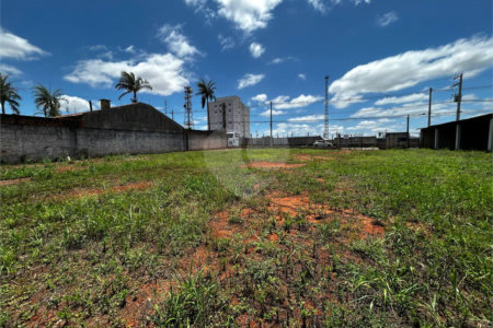 Terreno à venda em Vila Carolina, Itapetininga, SP