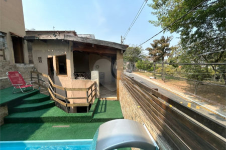 Sobrado à venda com 6 quartos, sendo 1 suíte,  em Vila do Encontro, São Paulo, SP