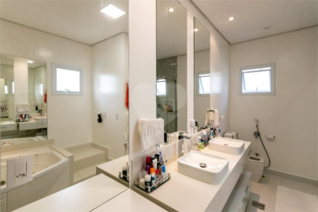 Casa à venda com 6 quartos, sendo 5 suítes,  no condomínio Village Castelo, Itu - SP