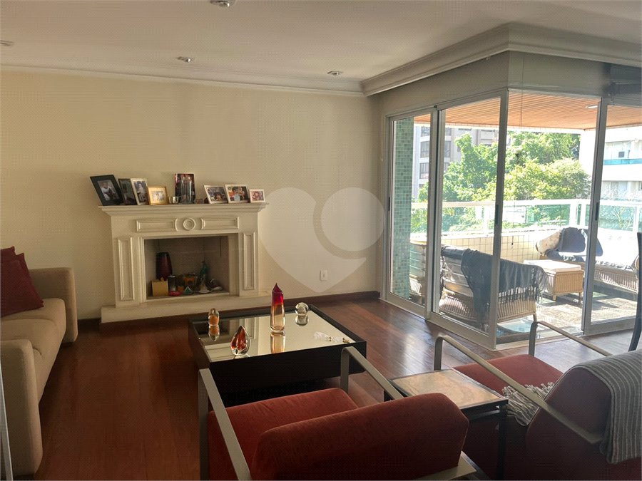 Apartamento à venda com 3 suítes em Real Parque, São Paulo, SP