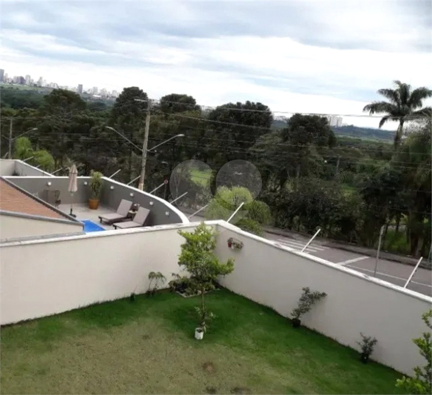 Casa à venda com 4 quartos, sendo 1 suíte, no condomínio Urbanova Premium, São José dos Campos - SP