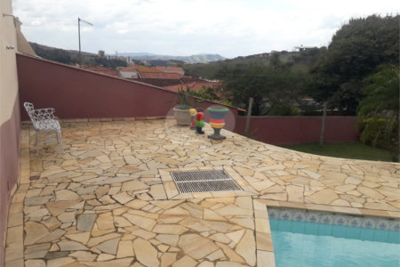 Casa à venda com 3 quartos, sendo 1 suíte,  no Centro, Socorro, SP