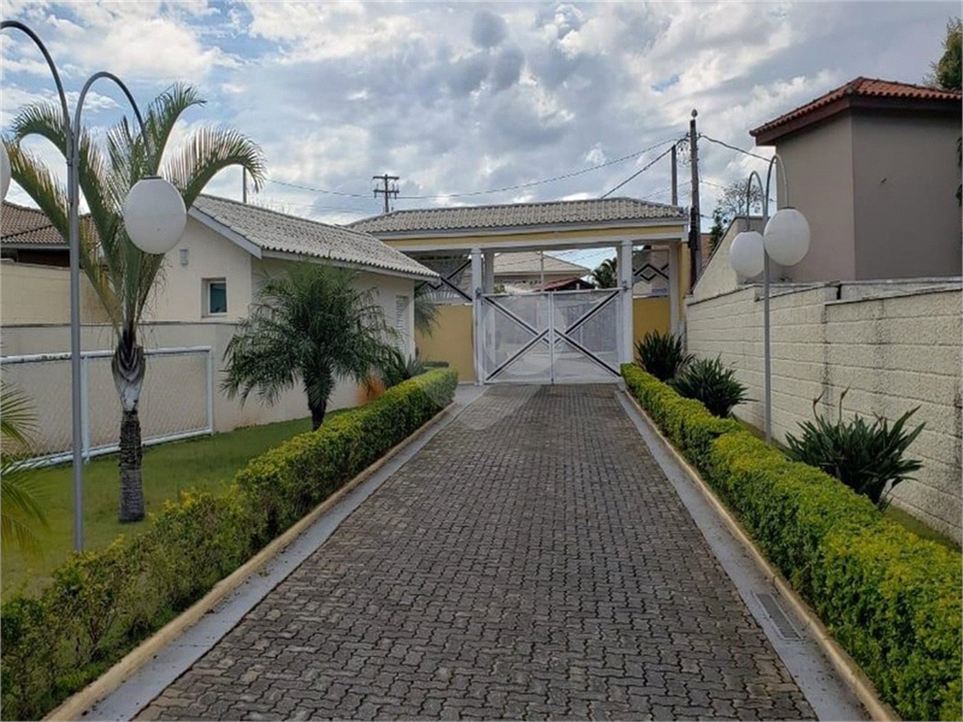 Casa à venda com 4 suítes no condomínio Aldeia da Serrinha, Sorocaba - SP
