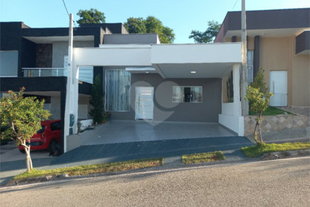 Casa à venda com 2 quartos, sendo 1 suíte, no condomínio Horto Florestal Villagio, Sorocaba - SP