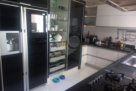 Apartamento à venda com 3 suítes em Vila Pompéia, São Paulo, SP