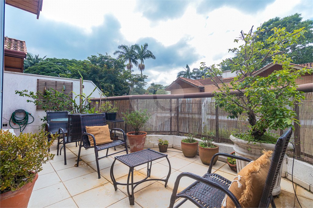 Casa à venda com 4 suítes no condomínio Vila Inglesa, São Paulo - SP