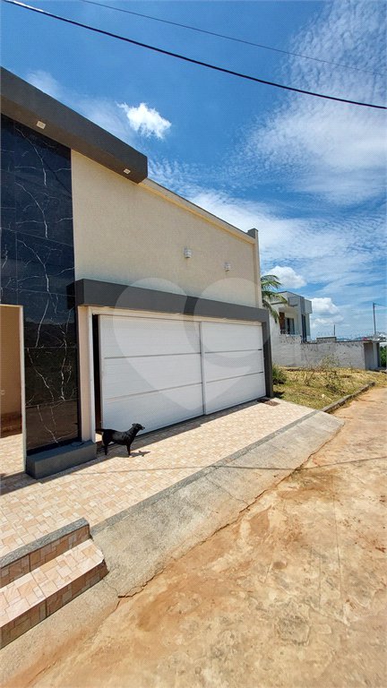 Casa à venda com 4 quartos, sendo 2 suítes, no condomínio Vivendas do Mendanha, Rio de Janeiro - RJ