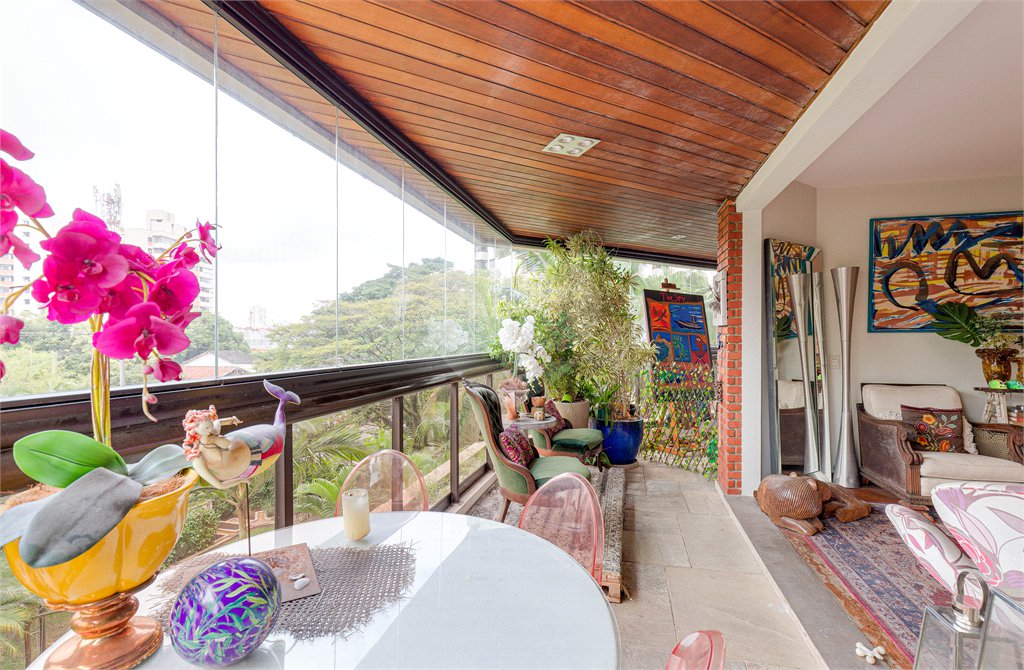 Apartamento à venda com 3 suítes em Campo Belo, São Paulo, SP