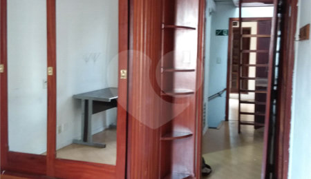 Sobrado à venda com 3 quartos em Moema, São Paulo, SP