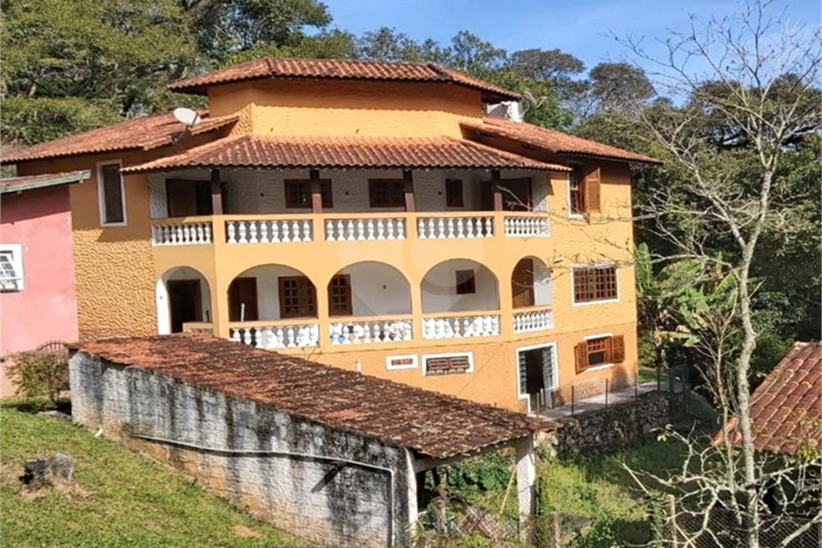 Sobrado à venda com 3 quartos, sendo 2 suítes, em Serra da Cantareira, Mairiporã, SP
