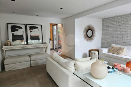 Casa à venda com 4 quartos, sendo 2 suítes,  no condomínio Villa Luxis, São Paulo - SP