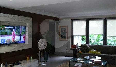 Casa à venda com 4 quartos, sendo 3 suítes,  em Vila Tramontano, São Paulo, SP