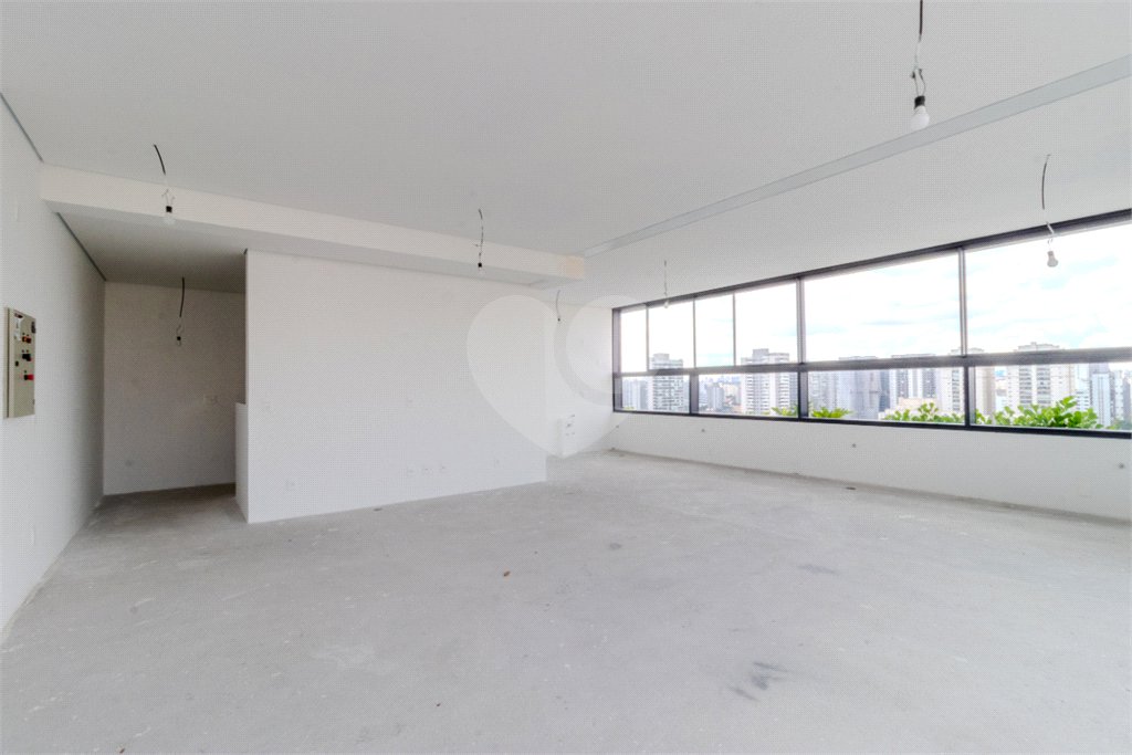 Apartamento à venda com 3 suítes em Campo Belo, São Paulo, SP