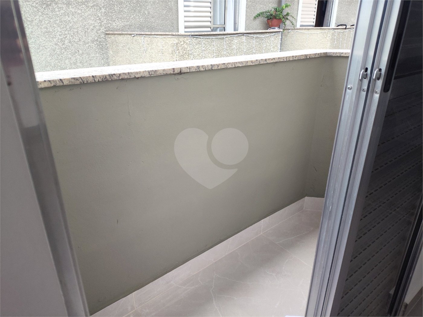 Casa à venda com 3 quartos, sendo 1 suíte,  no condomínio Res Saint Honoré, São Paulo - SP