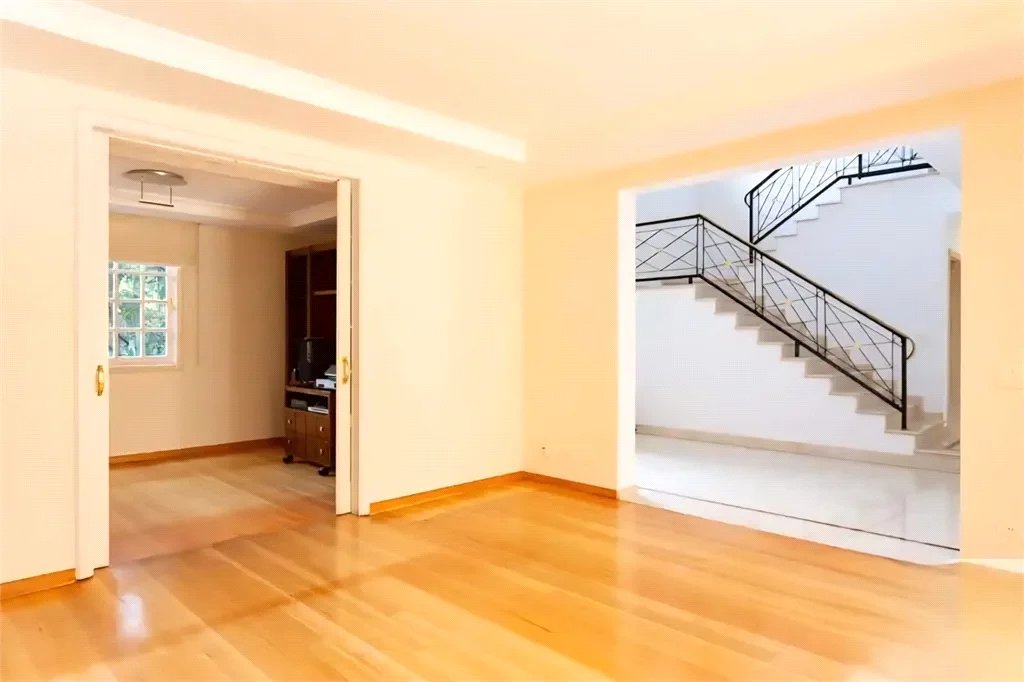 Casa à venda com 4 suítes em Jardim Leonor, São Paulo, SP
