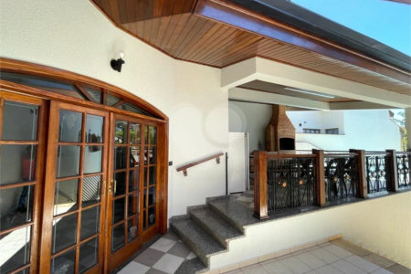 Casa à venda com 6 quartos, sendo 1 suíte, no condomínio Granja Olga I, Sorocaba - SP
