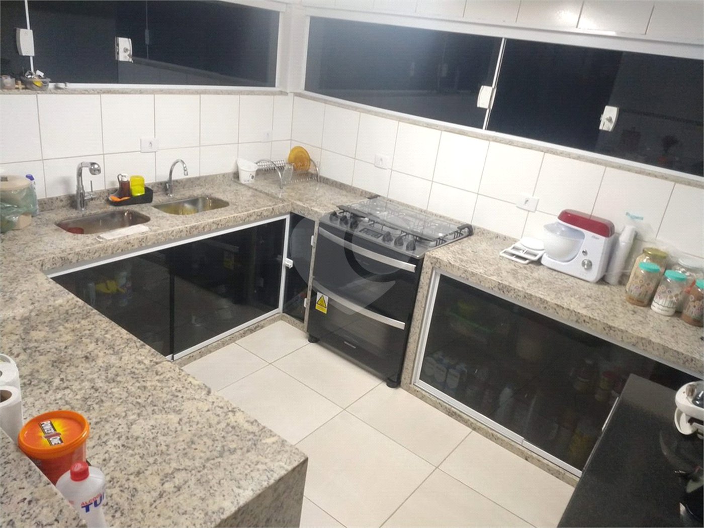 Sobrado à venda com 3 quartos em Jardim Helena, Ferraz de Vasconcelos, SP