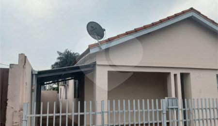 Casa à venda com 3 quartos no Centro, Inocência, MS