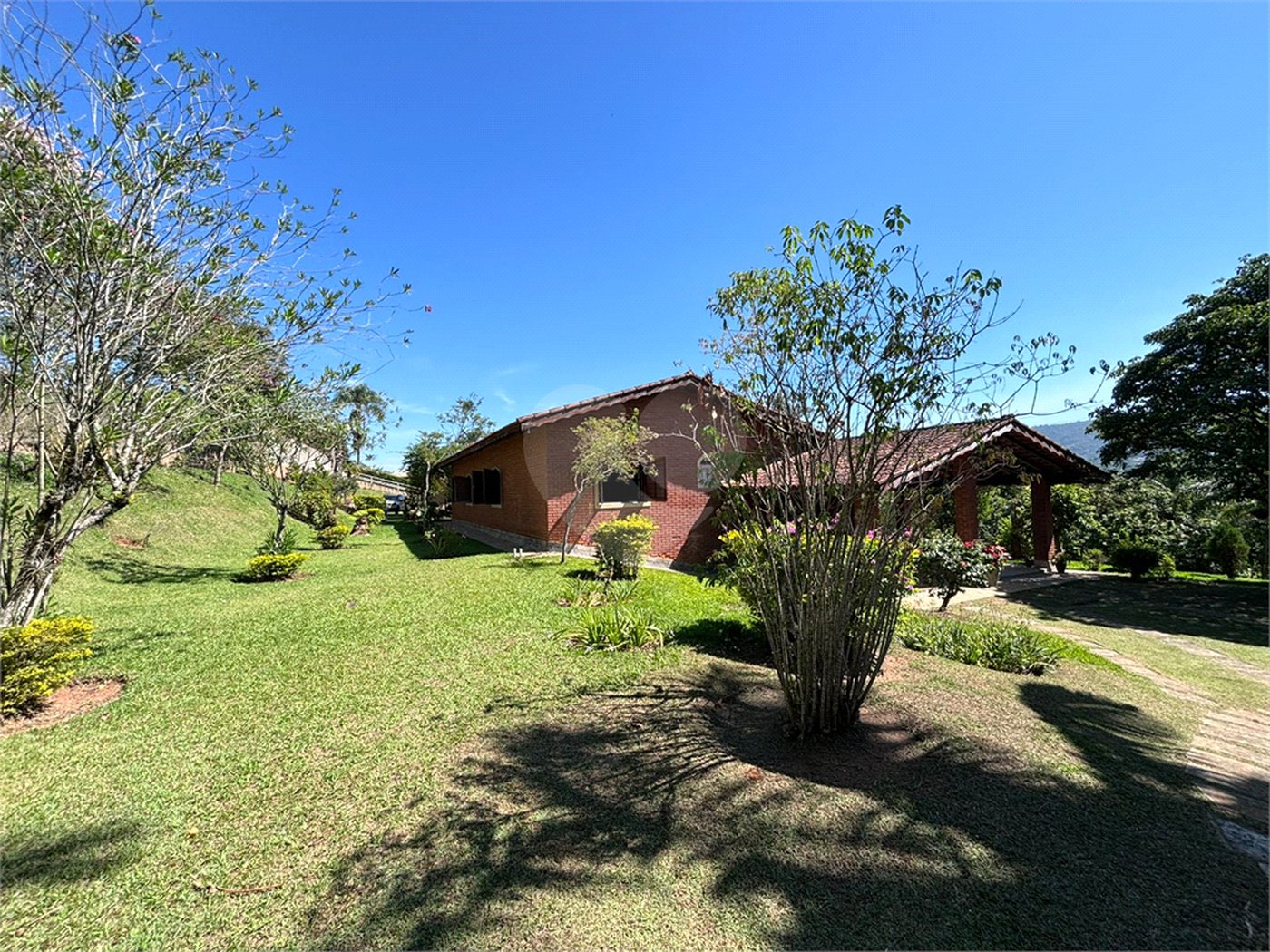 Casa Térrea à venda com 4 quartos, sendo 2 suítes, em Alpes D'Ouro, Bom Jesus dos Perdões, SP