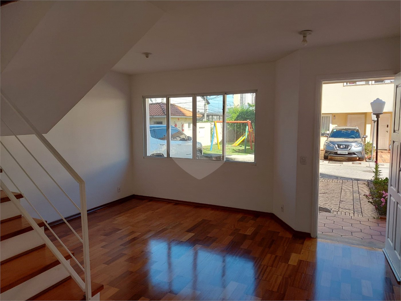 Casa à venda com 3 quartos, sendo 1 suíte, no condomínio Vila das Macieiras, São Paulo - SP