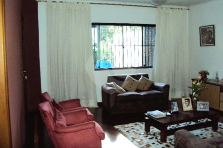 Sobrado à venda com 4 quartos, sendo 2 suítes, em Jardim Peri Peri, São Paulo, SP