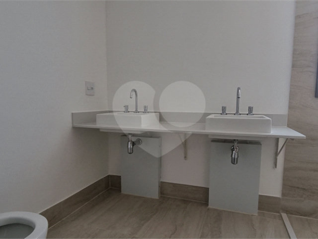 Apartamento à venda com 3 suítes em Moema, São Paulo, SP