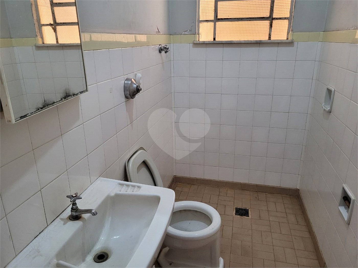 Casa Térrea com 3 dormitórios.