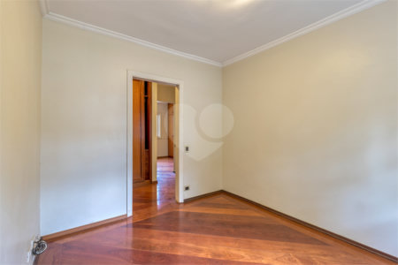 Casa à venda com 4 quartos, sendo 2 suítes, em Jardim Luzitânia, São Paulo, SP