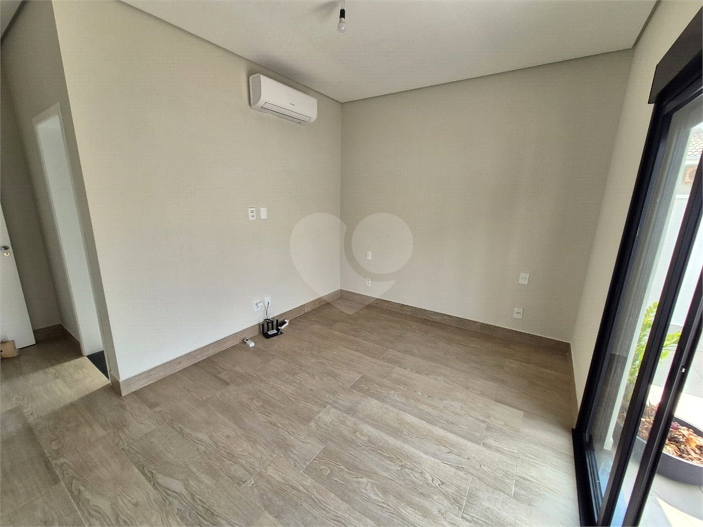 Casa à venda com 3 suítes no condomínio Terras de São Francisco, Vinhedo - SP