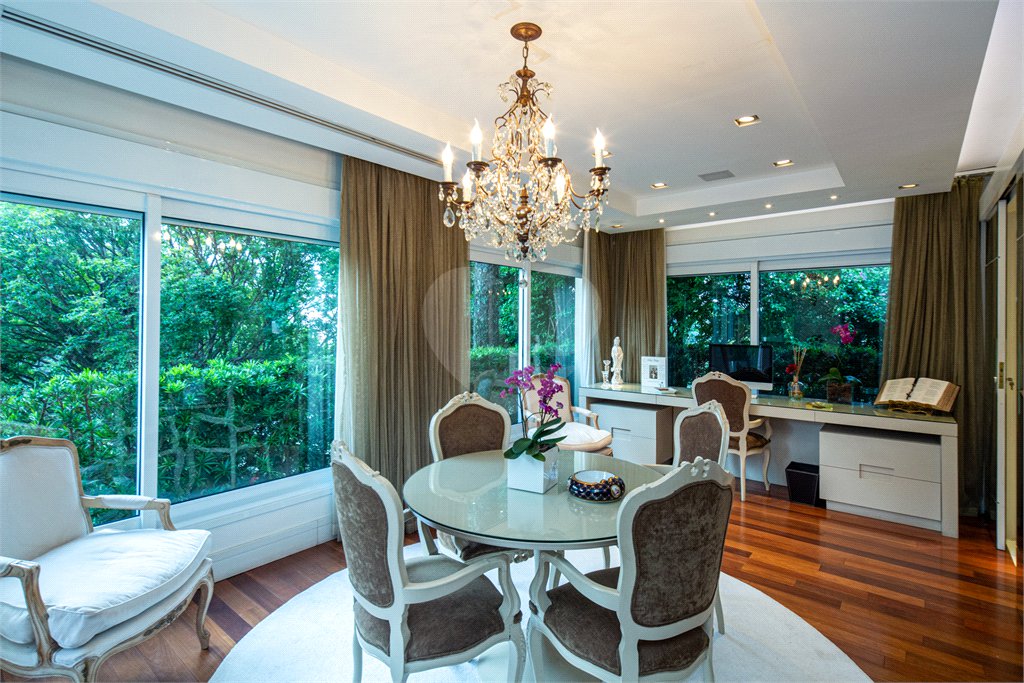 Casa à venda com 5 suítes em Jardim Cordeiro, São Paulo, SP