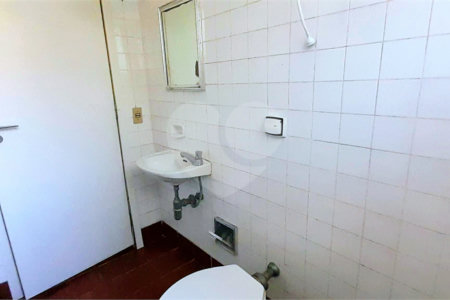 Sobrado à venda com 4 suítes em Real Parque, São Paulo, SP