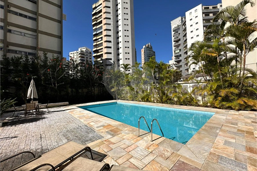 Apartamento para alugar com 3 quartos, sendo 2 suítes, em Moema, São Paulo, SP