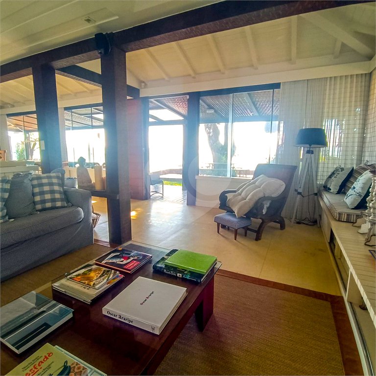 Casa à venda com 5 quartos, sendo 4 suítes, em Manguinhos, Armação dos Búzios, RJ