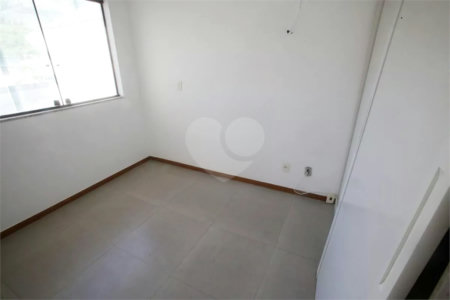 Casa à venda com 4 quartos, sendo 3 suítes, no condomínio Lícia de Alvarenga, Rio de Janeiro - RJ