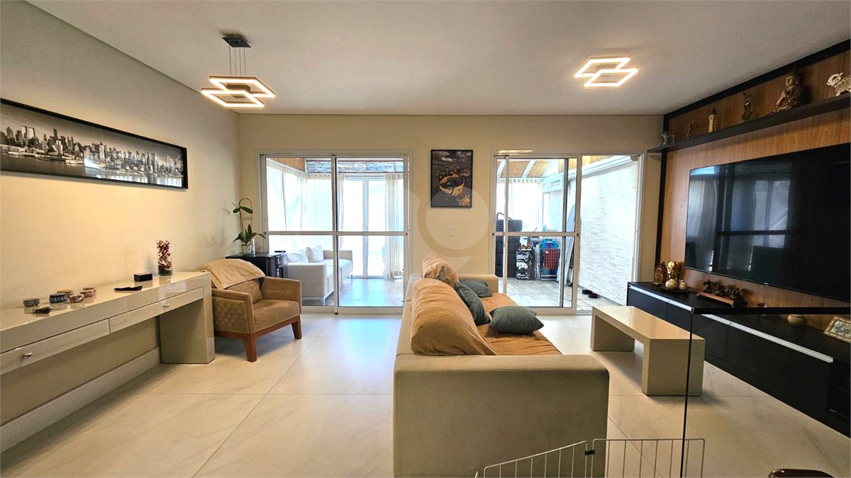 Casa à venda com 3 quartos, sendo 1 suíte, no condomínio Flora Park, São Paulo - SP