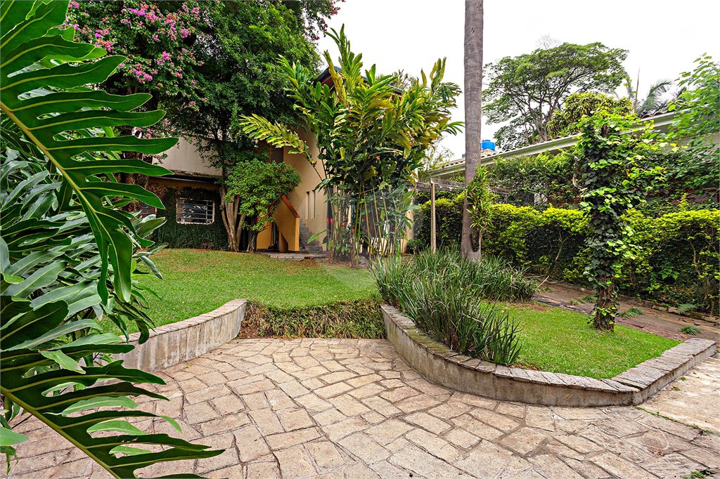 Sobrado à venda com 3 quartos em Jardim Petrópolis, São Paulo, SP