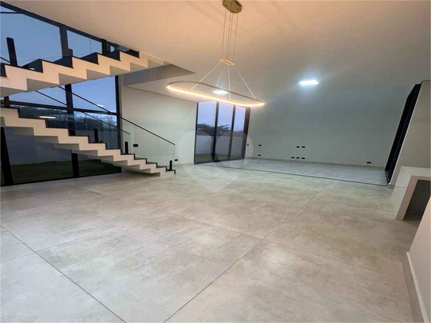 Casa à venda com 4 quartos, sendo 3 suítes,  no condomínio Alphaville Castelo, Itu - SP