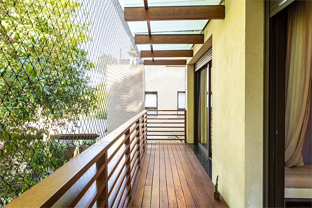 Casa à venda com 4 suítes no condomínio Vila Flora, São Paulo - SP