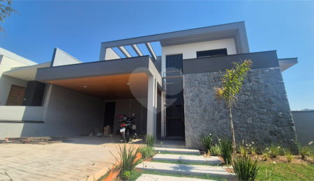 Casa à venda com 3 suítes no condomínio Recanto dos Paturis, Vinhedo - SP