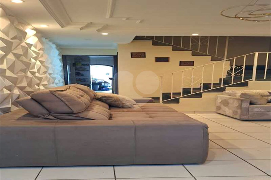 Sobrado à venda com 2 quartos, sendo 1 suíte, em Vila Nova Cachoeirinha, São Paulo, SP