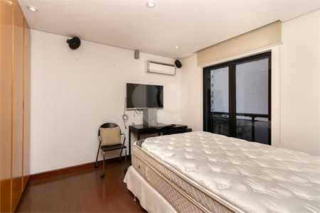Apartamento à venda com 4 quartos, sendo 3 suítes, em Higienópolis, São Paulo, SP