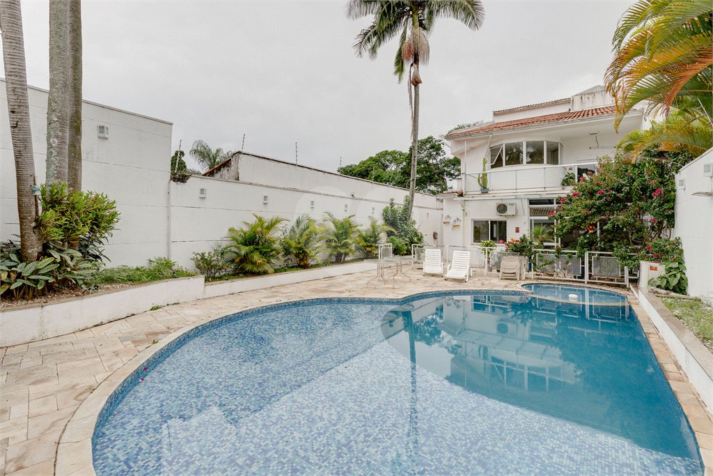 Sobrado à venda com 4 quartos, sendo 3 suítes, em Brooklin, São Paulo, SP