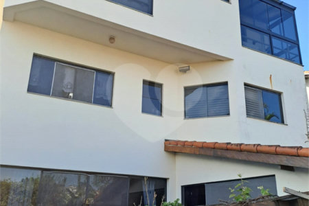 Sobrado à venda com 3 quartos, sendo 1 suíte,  em Vila Oliveira, Mogi das Cruzes, SP