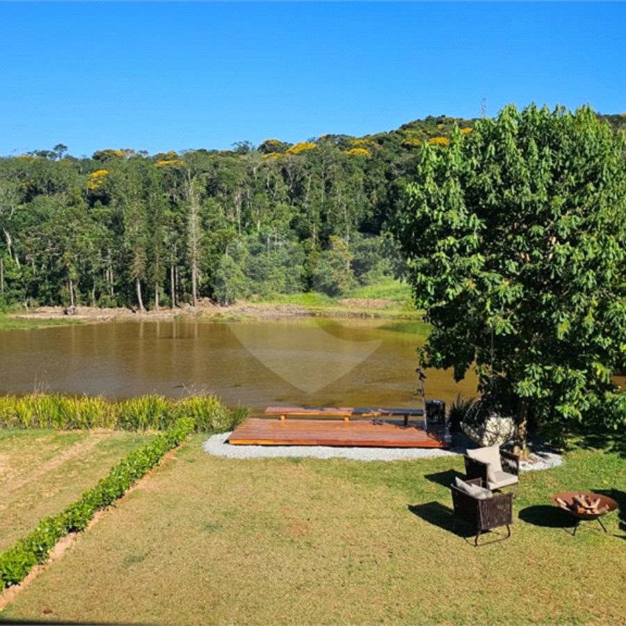 Casa à venda com 3 suítes no condomínio Lagú, São Roque - SP