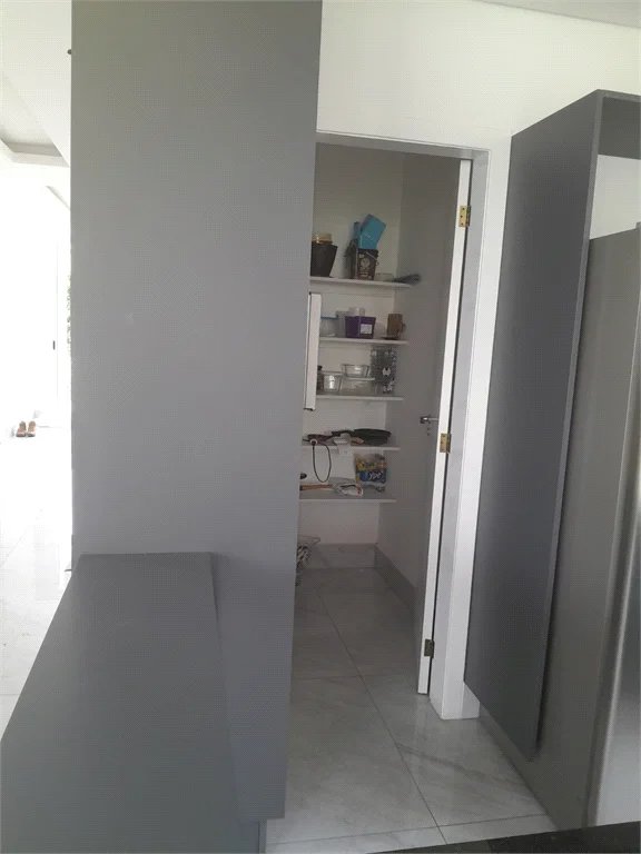 Casa à venda com 3 suítes em Moinho Velho, Cotia, SP